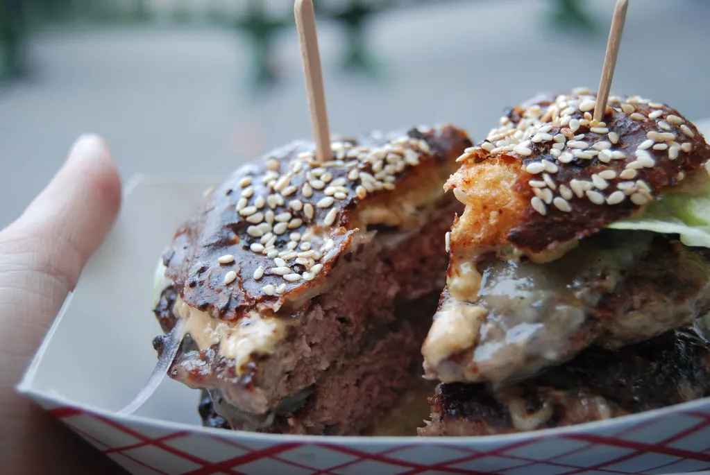 La Clásica B² — hamburguesa clásica con queso americano